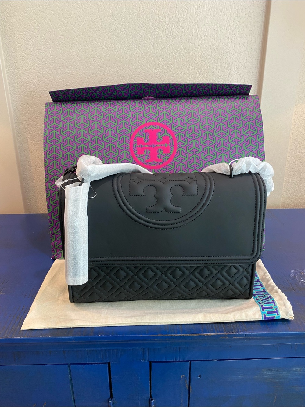 (NEW)Tory Burch Fleming Convertible Shoulder Bag in Black - Pristine Condition!